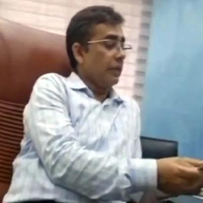 অফিসে বসে বিতর্কিত লেনদেন, টাঙ্গাইলের এডিসির ভাইরাল ভিডিও নিয়ে তোলপাড়